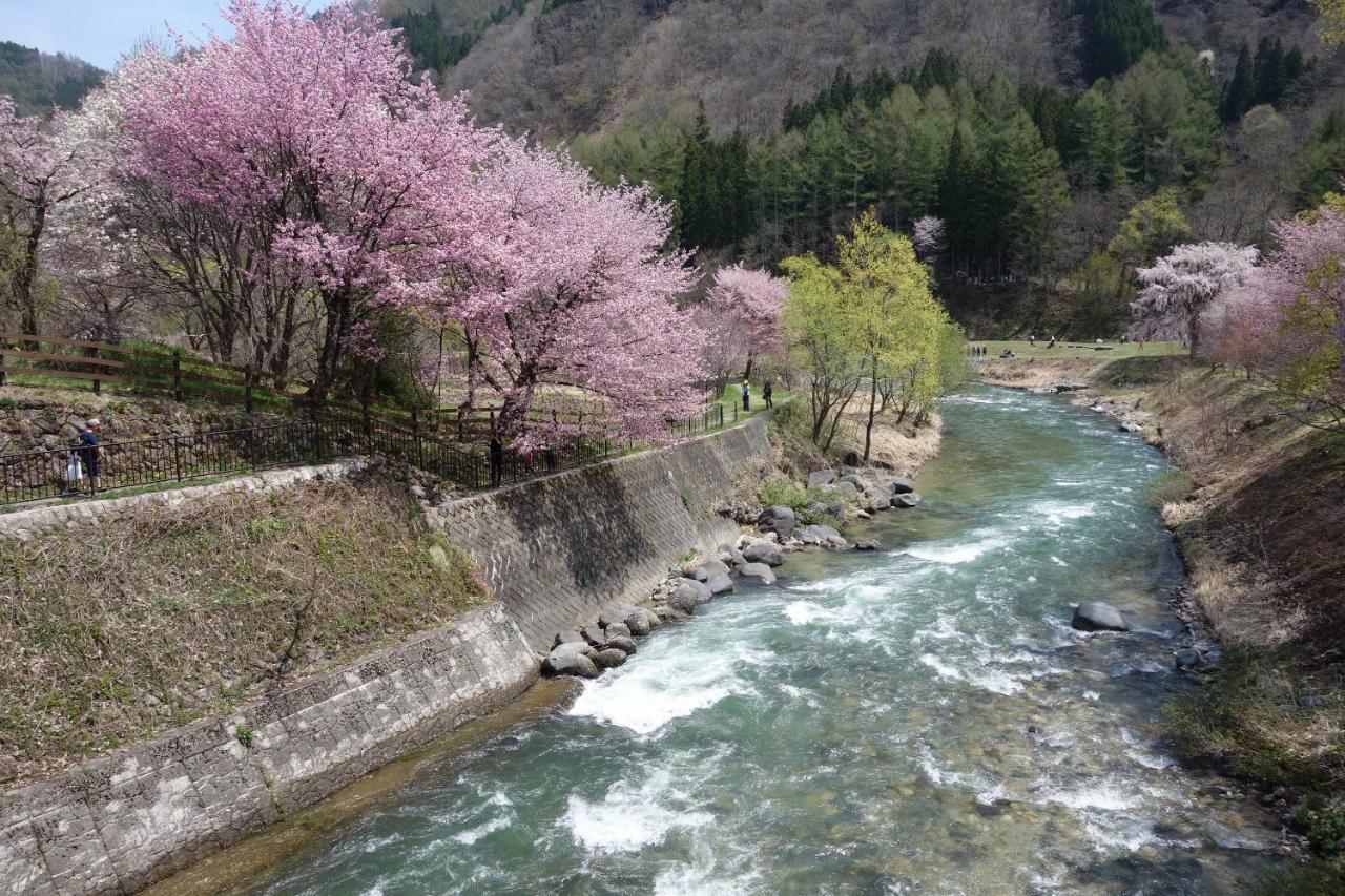 ホテル コミュニティハウス チロリアン 白馬村 エクステリア 写真